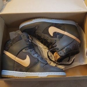 Women's 6.5 Nike Dunk Sky Hi
